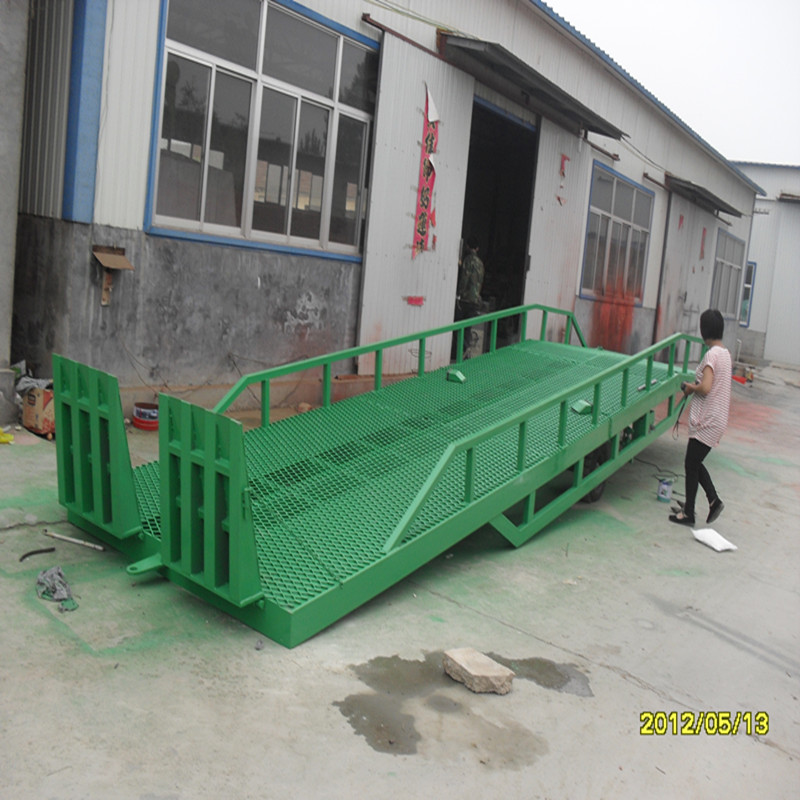 移动式登车桥.jpg